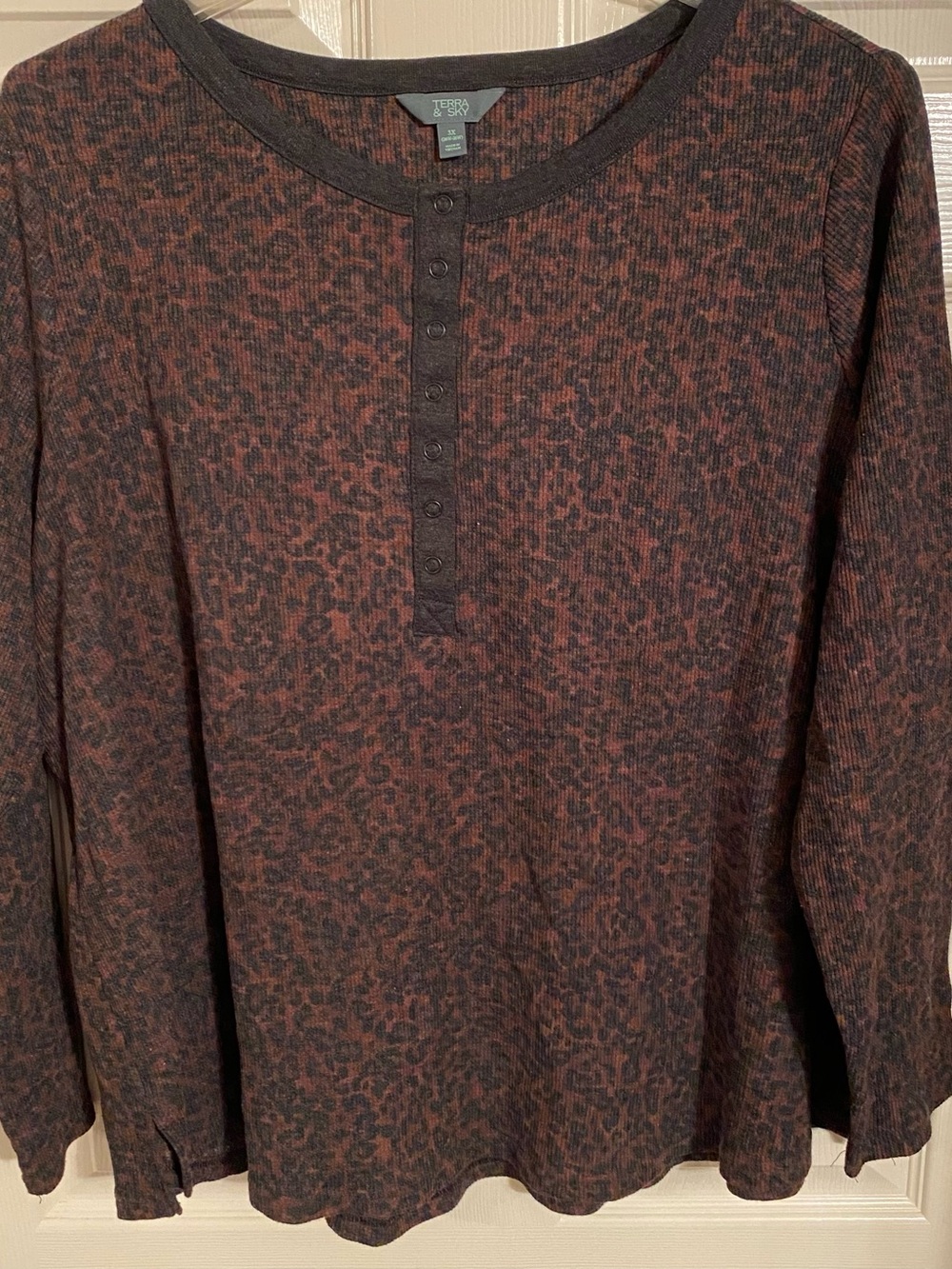 Terra & Sky Women’s 3X Top Brown & Black Leopard Ribbed Henley Long Sleeve